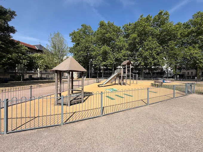 Découvrir la crèche Parc et aire de jeux à proximité de la micro-crèche Les Petites Pousses